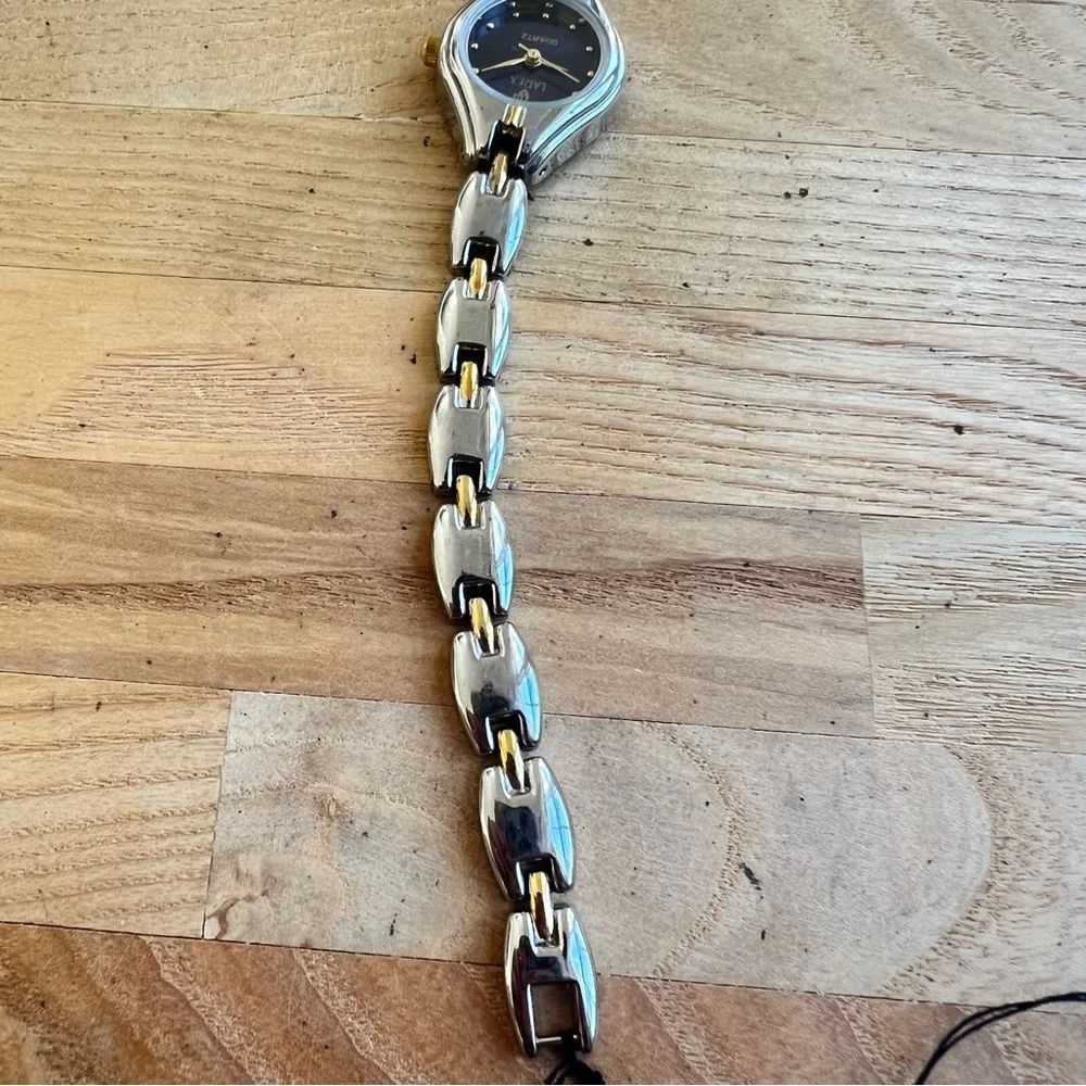 Larex ladies blue dial two toned dress Watch NEW BATTERY